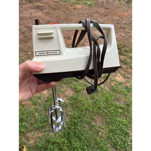 General Electric Hand Mixer - Picture 2 of 4